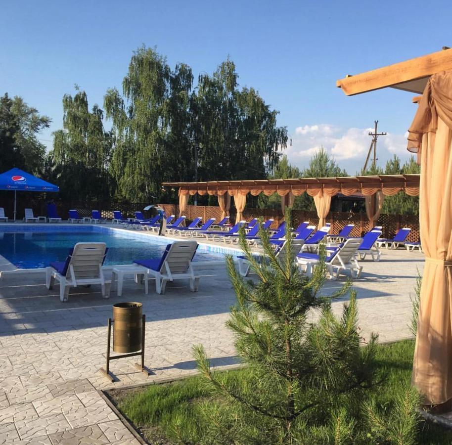 Relax Hotel - Restaurant Complex Novomoskovsk Eksteriør bilde