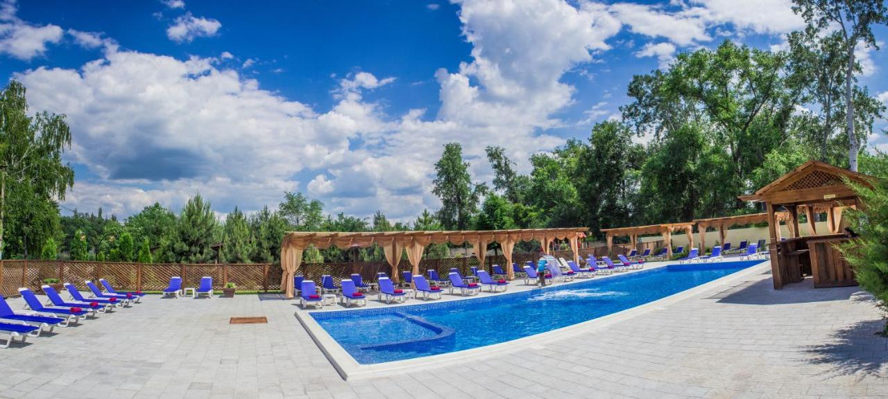 Relax Hotel - Restaurant Complex Novomoskovsk Eksteriør bilde